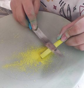como hacer tarros de sal de colores